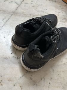 Stylish Black Sneakers/Shoes