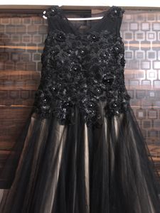 Elegant Black Floral Applique Tulle Gown