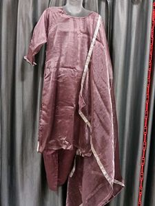 Elegant Mauve Embroidered Salwar Suit