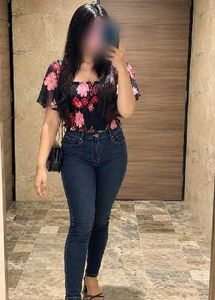 HARPA Floral Crop Top + AXN Dark Blue Skinny Jeans