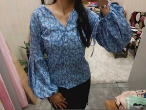 Blue Floral balloon Sleeve Top