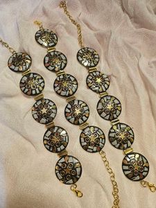 Laq bracelate with brass base