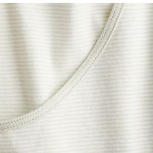 H&amp;M Cropped Short Sleeve Top