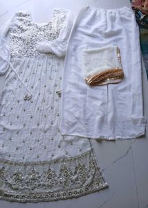 Elegant White Embroidered  nira cut Set
