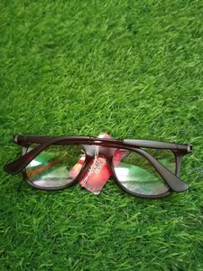 Stylish wayfarer eye glass