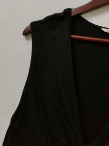 Classic Black V-Neck Sleeveless Dress