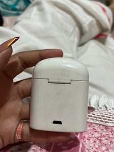 White Wireless Earbud Charging Case