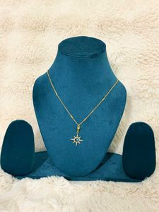 Star Pendant Necklace with Rhinestones
