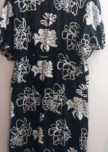 Stylish black &amp; white Floral Print Midi Dress