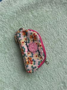 The Body Shop Strawberry Pouch