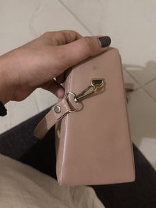 📍Two Chic Quilted Crossbody Bag