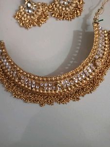 2 mang tika, necklace and earring
