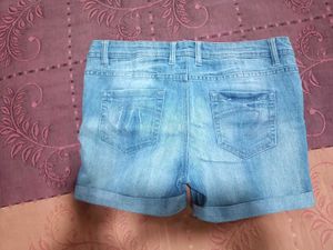 Classic Denim Shorts On Discounted Price💥