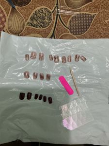 Press-On Nail Set - Trendy Designs