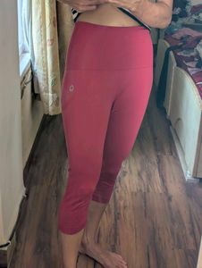 Comfortable Cropped Red Leggings