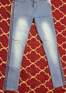 Trendy Tapered Denim Jeans – Light Blue