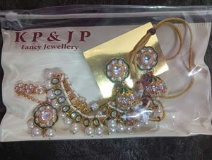 Elegant pearl Kundan jewellery set