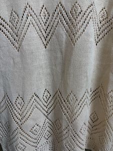 Elegant Sleeveless Knit Top with Cutout Design