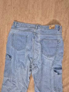 light wash women cargo jeans ◇