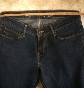 Levi's Demi curve Size 29