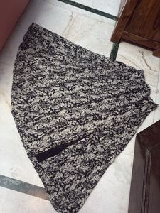 Stylish Black & White Paisley Print Skirt