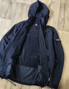THE NORTH FACE BLACK JACKET