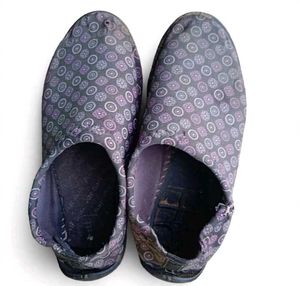 Women's Ethnic Juttis with Floral Print