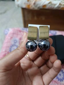Set of 4 pairs statement earrings