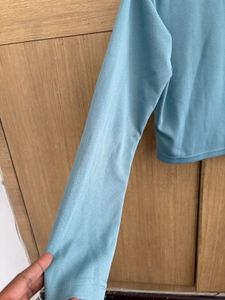 Blue V-Neck Long Sleeve Cropped Top