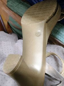 Sparkly Gold Wedge Sandals heels 👠👠👠
