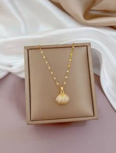 Shell Pendant Necklace