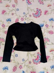 Chic Black Long Sleeve Twist Crop Top