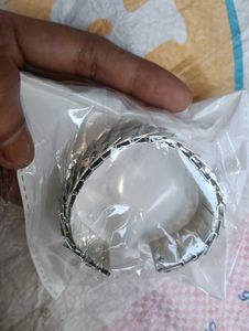 Elegant Silver Leaf Design Bangle Set