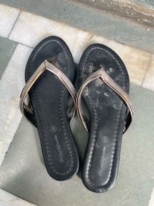 Stylish Black Flip-Flop Sandals