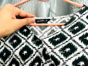 Chic Black &amp; White Print Dress