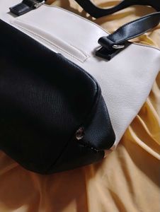 Nine West Black &amp; White Purse (Made in China)