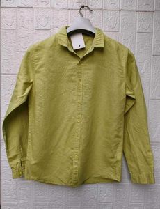 New with tag Lime Green Collared Button-Up Shirt