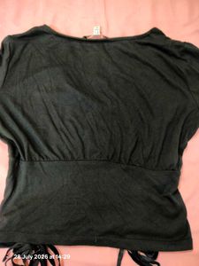 V neck ruched black top
