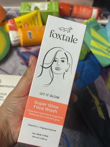 Foxtale Super Glow Face Wash