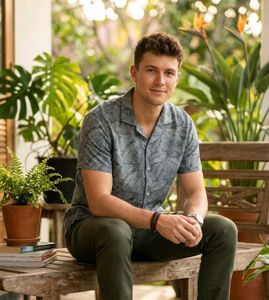 Men's Short Sleeve Tropical Print Shirt