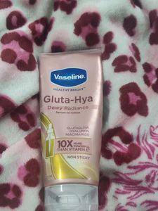 Vaseline Gluta-Hya Dewy Radiance Serum-in-lotion