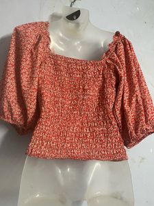 TOKYO TALKIE BRANDED Floral puffed crop top