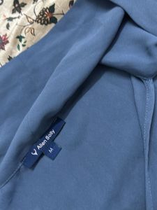 Blue Sleeveless Tie-Neck Top