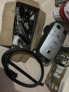Forbes Vacuum Cleaner - Silver