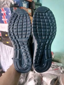 SNEAKERS SHOES FOR MEN.