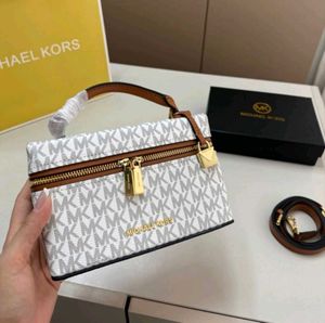 Michael Kors (COPY)Jana Extra-Small Signature Logo