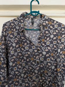 Chic Floral Print Button-Up Shirt