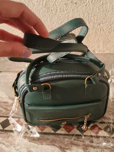 Chic Green Handbag with Tassel