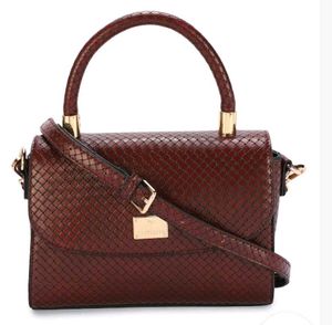 Chic Textured Handbag