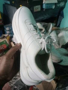 NEW NO USED SNEAKERS SHOES FOR MEN.